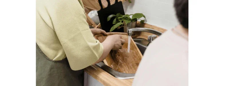 Hoe maak je een houten snijplank schoon? Een Stap-voor-Stap Gids - houtensnijplankenmetlogo.nl