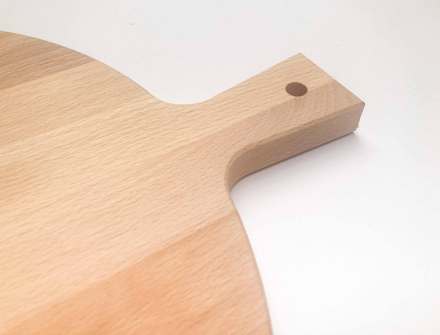 Kaasplank - Borrelplank Rondita met Handvat - 20cm Doorsnede - Met naam, tekst of logo gravering - Beukenhout - houtensnijplankenmetlogo.nl