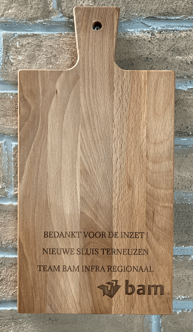 Snijplank - Borrelplank Traditional Medium - Met naam of logo gravering - 31,5 cm x 16 cm - houtensnijplankenmetlogo.nl